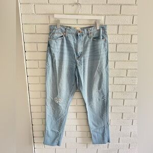 Universal Thread - Boyfriend - Distressed Light Wash 10/30R